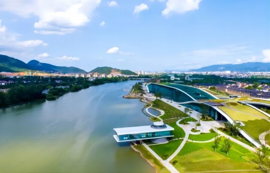 Toàn cảnh+hoàn toàn nỗ lực = Westau ___?