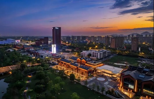 “In” đầu tiên! “Nổi tiếng” địa danh + Théo